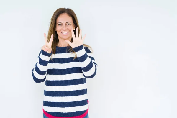 Mooie Middelbare Leeftijd Vrouw Navy Trui Dragen Geïsoleerde Achtergrond Weergeven — Stockfoto