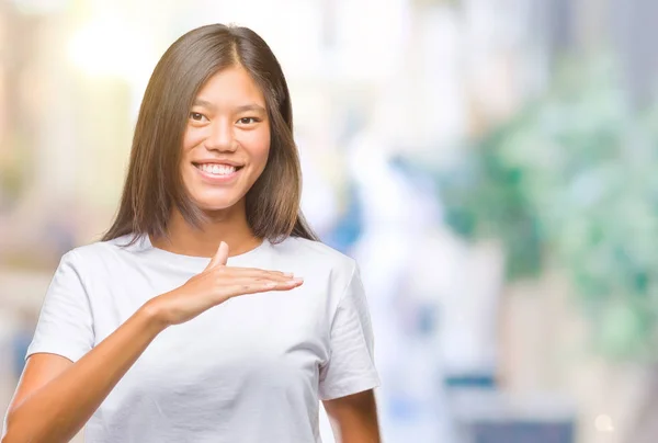 Young Asian Woman Isolated Background Gesturing Hands Showing Big Large — Stock Photo, Image