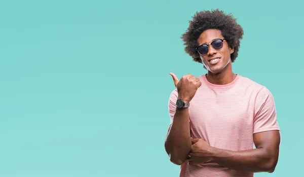 Afro American Man Wearing Sunglasses Isolated Background Smiling Happy Face — Stock Photo, Image