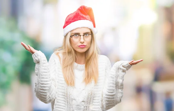 Νέοι Όμορφη Ξανθιά Γυναίκα Που Φοράει Καπέλο Χριστουγέννων Πάνω Απομονωμένες — Φωτογραφία Αρχείου