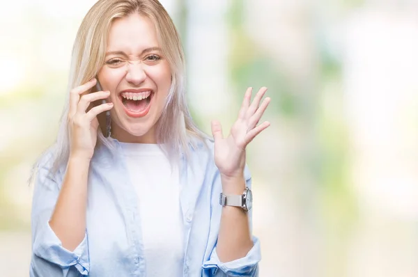 Junge Blonde Frau Spricht Mit Smarpthone Vor Isoliertem Hintergrund Sehr — Stockfoto