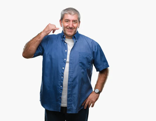 Hombre Mayor Guapo Sobre Fondo Aislado Sonriendo Haciendo Gesto Telefónico — Foto de Stock