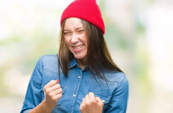 Unga Kaukasiska Vacker Kvinna Klädd Ull Mössa Över Isolerade Bakgrund — Stockfoto