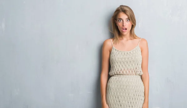 Beautiful Young Woman Standing Grunge Grey Wall Scared Shock Surprise — Stock Photo, Image