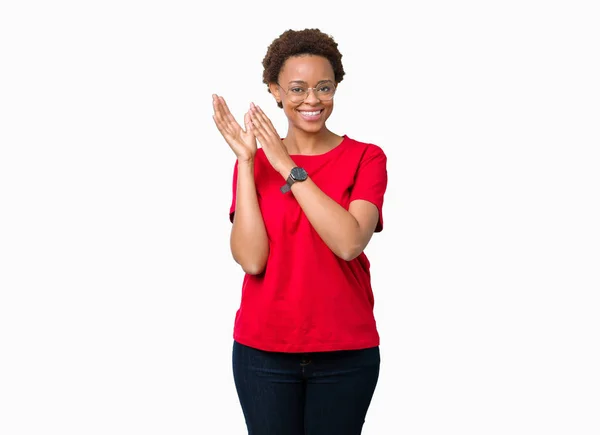 Krásné Mladé Afroamerické Ženy Nosí Brýle Nad Izolované Pozadí Clapping — Stock fotografie