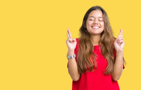 Mulher Morena Bonita Nova Vestindo Camiseta Vermelha Sobre Fundo Isolado — Fotografia de Stock