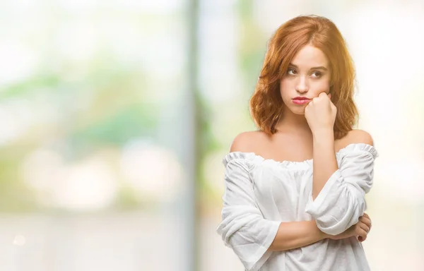 Joven Mujer Hermosa Sobre Fondo Aislado Pensando Que Cansado Aburrido —  Fotos de Stock