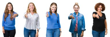 Kolaj bir grup üzerinde beyaz izole arka plan olarak tebrik ve konuksever dost sunan karşılıklı gülümseyen güzel kadın. Başarılı iş.