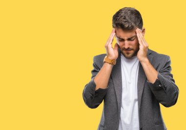 Çünkü genç yakışıklı iş adam arka plan baş baş ağrısı için el ile izole stres. Migren muzdarip.