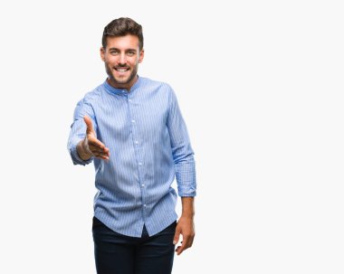 Yakışıklı delikanlı olarak tebrik ve konuksever dost sunan karşılıklı gülümseyen izole arka plan üzerinde. Başarılı iş.