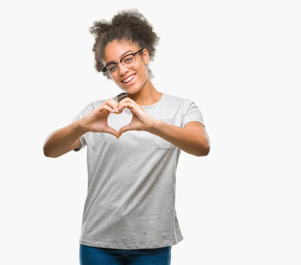 Junge Afroamerikanerin Mit Brille Vor Isoliertem Hintergrund Die Verliebt Lächelt — Stockfoto