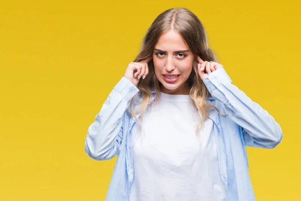 Mooie Jonge Blonde Vrouw Geïsoleerde Achtergrond Die Betrekking Hebben Oren — Stockfoto