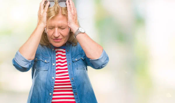 Mujer Rubia Mediana Edad Sobre Fondo Aislado Que Sufre Dolor — Foto de Stock