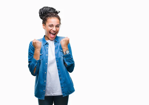 Joven Chica Afroamericana Trenzada Con Gafas Sobre Fondo Aislado Celebrando — Foto de Stock