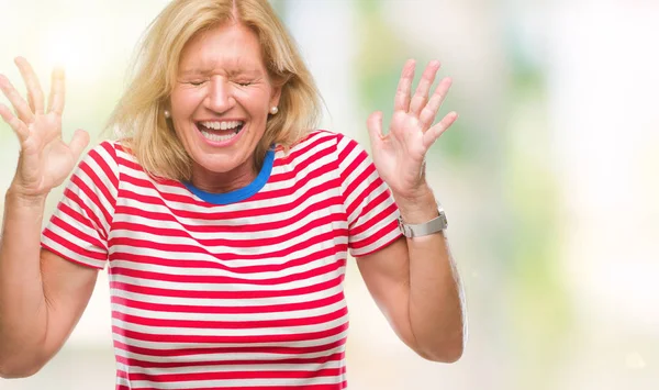 Mujer Rubia Mediana Edad Sobre Fondo Aislado Celebrando Loco Loco —  Fotos de Stock