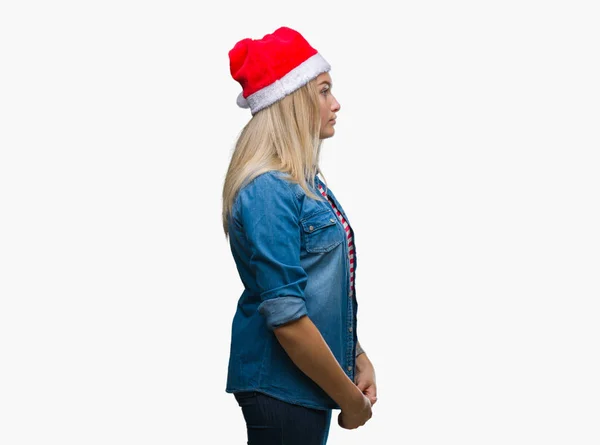 Mujer Joven Caucásica Con Sombrero Navidad Sobre Fondo Aislado Mirando —  Fotos de Stock