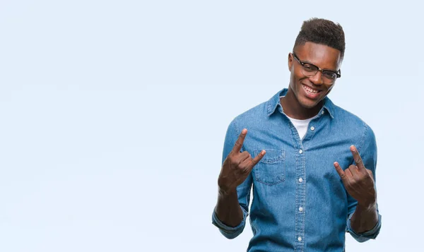 Jovem Afro Americano Sobre Fundo Isolado Gritando Com Expressão Louca — Fotografia de Stock