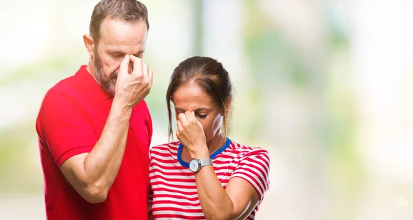 Coppia Ispanica Mezza Età Innamorata Sfondo Isolato Stanco Sfregamento Naso — Foto Stock