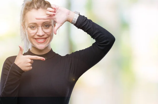 Mujer Rubia Joven Con Gafas Sobre Fondo Aislado Sonriendo Haciendo — Foto de Stock
