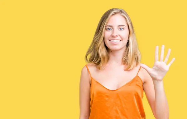 Hermosa Mujer Joven Con Camisa Naranja Sobre Fondo Aislado Que —  Fotos de Stock