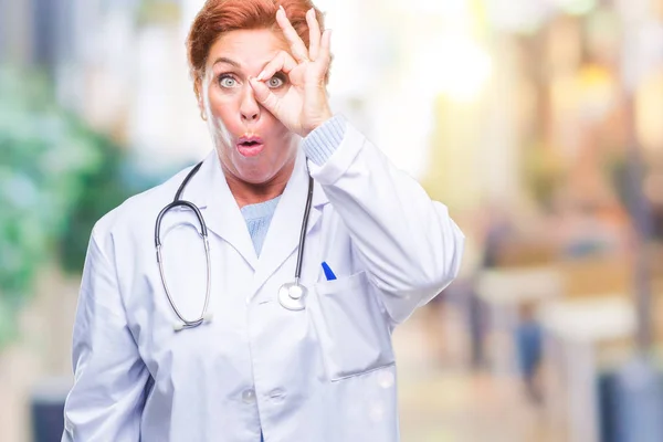 Senior Caucasian Doctor Woman Wearing Medical Uniform Isolated Background Doing — Stock Photo, Image
