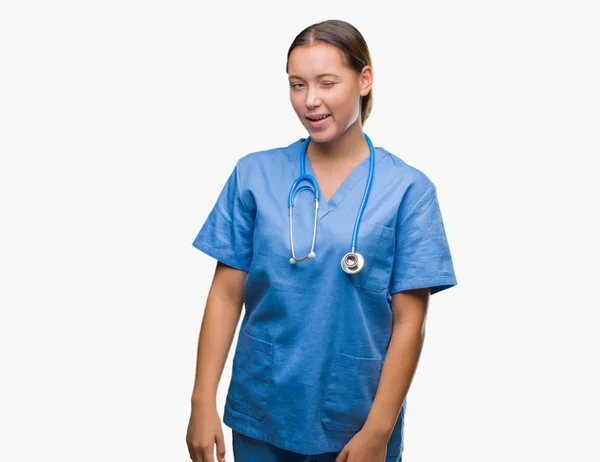 Jovem Mulher Médica Caucasiana Vestindo Uniforme Médico Sobre Fundo Isolado — Fotografia de Stock