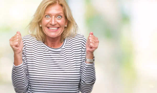 Blonde Frau Mittleren Alters Mit Isoliertem Hintergrund Aufgeregt Für Den — Stockfoto