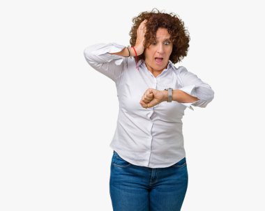 Güzel orta ager üst düzey businees kadın izole arka plan yüzünden endişeli, geç korkuyor izle anda arıyorsunuz