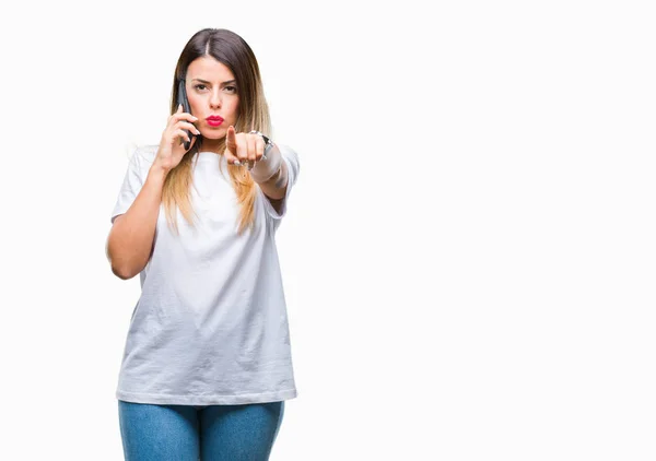 Giovane Bella Donna Che Parla Chiamando Utilizzando Smartphone Sfondo Isolato — Foto Stock