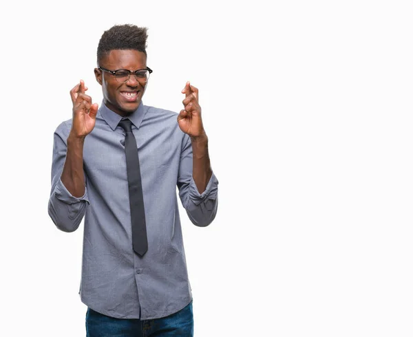 Νεαρός Αφρικανική Αμερικανική Επιχείρηση Άνθρωπος Πέρα Από Απομονωμένο Υπόβαθρο Χαμογελώντας — Φωτογραφία Αρχείου