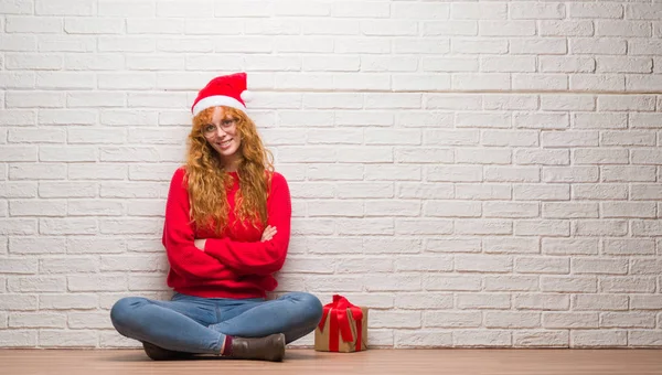 Young Redhead Woman Sitting Brick Wall Wearing Christmas Hat Happy — Stock Photo, Image