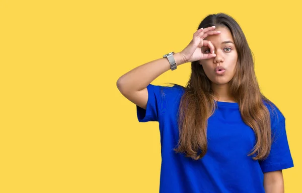 Jonge Mooie Brunette Vrouw Blauw Shirt Dragen Geïsoleerde Achtergrond Doen — Stockfoto