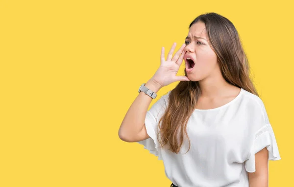 Junge Schöne Brünette Geschäftsfrau Vor Isoliertem Hintergrund Schreit Und Schreit — Stockfoto