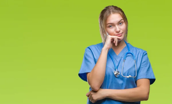 Vrouw Van Jonge Kaukasische Dokter Chirurg Uniform Dragen Geïsoleerd Achtergrond — Stockfoto