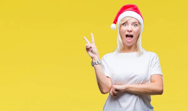 Молодая Красивая Блондинка Рождественской Шляпе Изолированном Фоне Улыбается Счастливым Лицом — стоковое фото