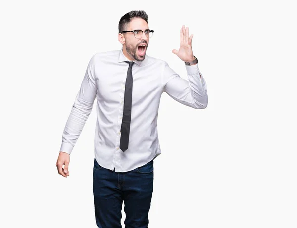 Mladý Pohledný Obchodní Muž Nosí Brýle Izolované Pozadí Křičí Ječí — Stock fotografie
