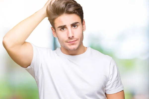 Joven Hombre Guapo Con Camiseta Blanca Sobre Fondo Aislado Confundir — Foto de Stock