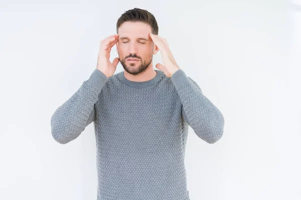 Homem Bonito Jovem Vestindo Camisola Casual Sobre Fundo Isolado Com — Fotografia de Stock