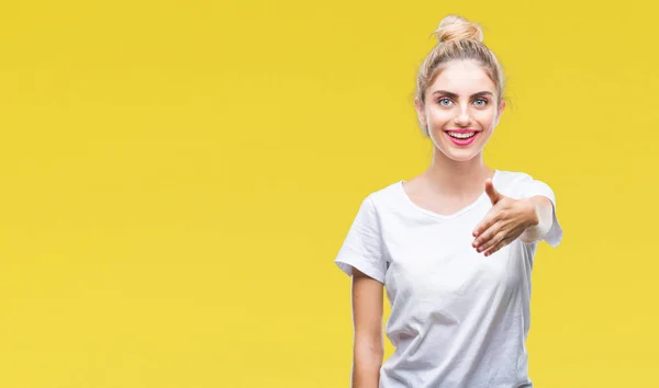 Joven Hermosa Mujer Rubia Con Camiseta Blanca Sobre Fondo Aislado —  Fotos de Stock