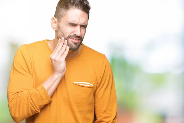 Homem Bonito Jovem Sobre Fundo Isolado Tocando Boca Com Mão — Fotografia de Stock