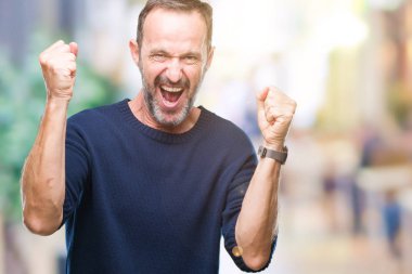 İzole arka plan kutlama üzerinde orta yaş ağarmış komuta sizde şaşırttı ve başarı için kaldırdı kollarını açarak hayret ve gözleri açık. Kazanan kavramı.