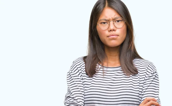 Ung Asiatisk Kvinna Som Bär Glasögon Över Isolerade Bakgrund Skeptiker — Stockfoto