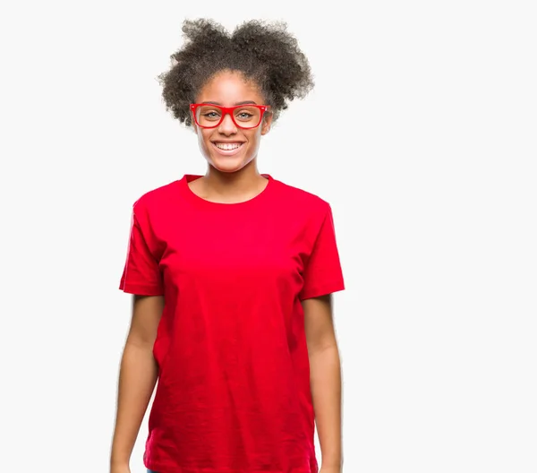 Молодая Афро Американка Очках Изолированном Фоне Счастливой Прохладной Улыбкой Лице — стоковое фото
