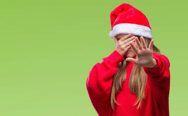 Joven Chica Hermosa Con Sombrero Navidad Sobre Fondo Aislado Cubriendo — Foto de Stock