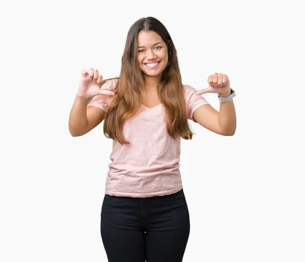 Jonge Mooie Brunette Vrouw Roze Shirt Dragen Geïsoleerde Achtergrond Zoek — Stockfoto