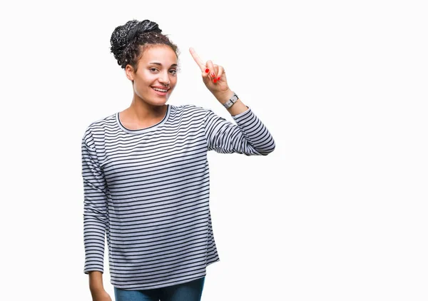 Молодая Косичка Африканская Американка Свитере Изолированном Фоне Показывает Показывает Пальцем — стоковое фото