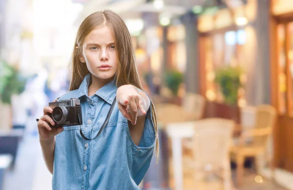 Young Beautiful Girl Taking Photos Using Vintage Camera Isolated Background — Stock Photo, Image