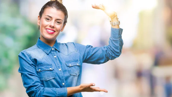 Joven Mujer Hermosa Sobre Fondo Aislado Gesto Con Las Manos —  Fotos de Stock