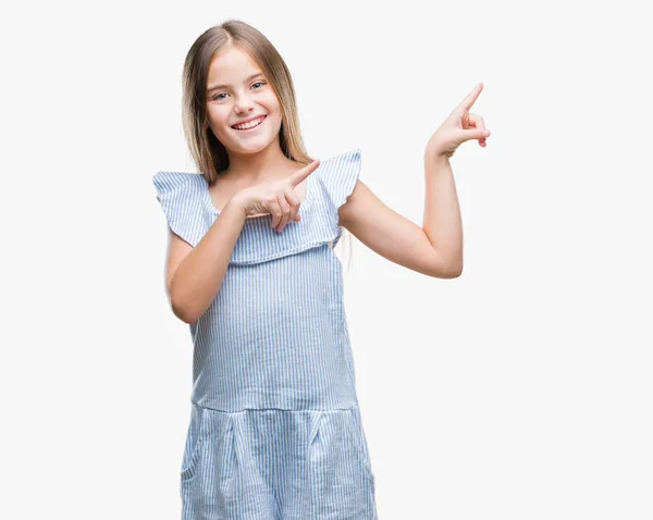 Menina Bonita Jovem Sobre Fundo Isolado Sorrindo Olhando Para Câmera — Fotografia de Stock