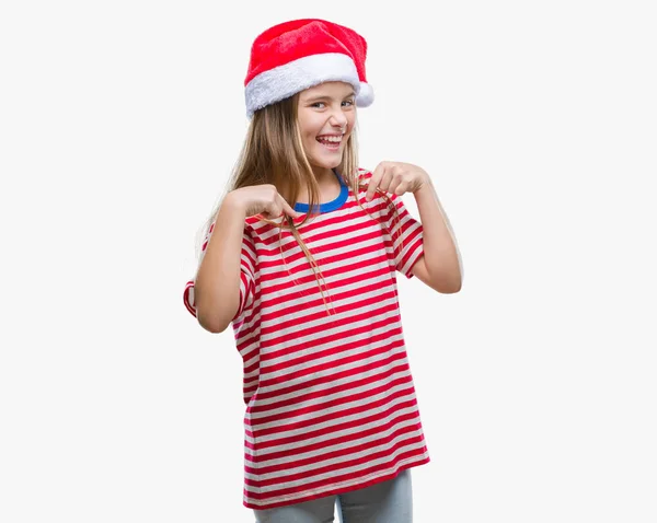 年轻美丽的女孩戴着圣诞节帽子在孤立的背景看自信与微笑在脸上 指着自己与手指自豪和快乐 — 图库照片